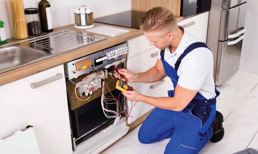 دستگاه قدیمی را تعمیر کنیم یا تعویض؟ ۵ نشانه مهم برای تصمیم گیری